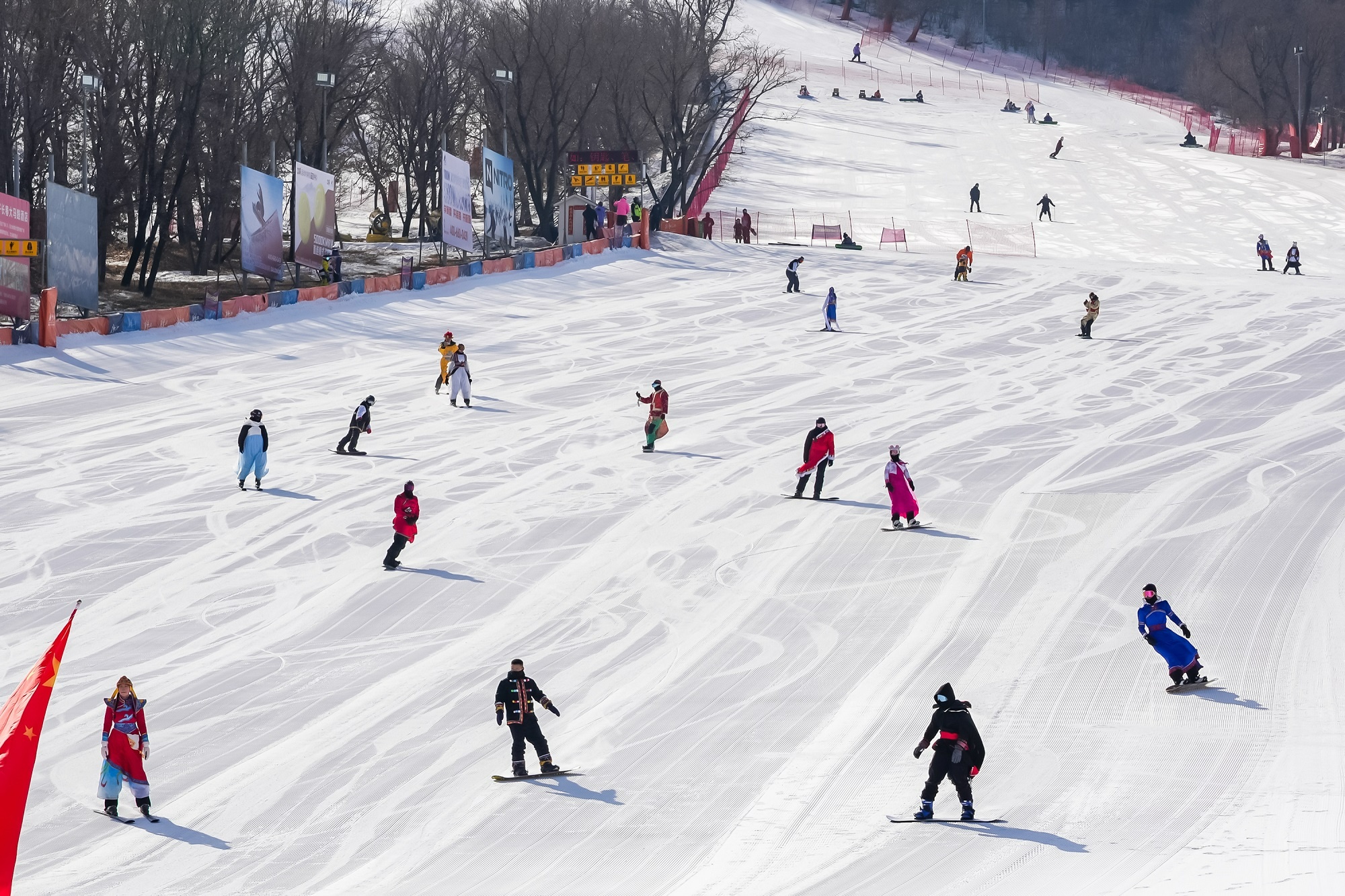 第二届全国滑雪俱乐部精英赛震撼启幕开元棋牌app燃情冰雪共赴热爱！